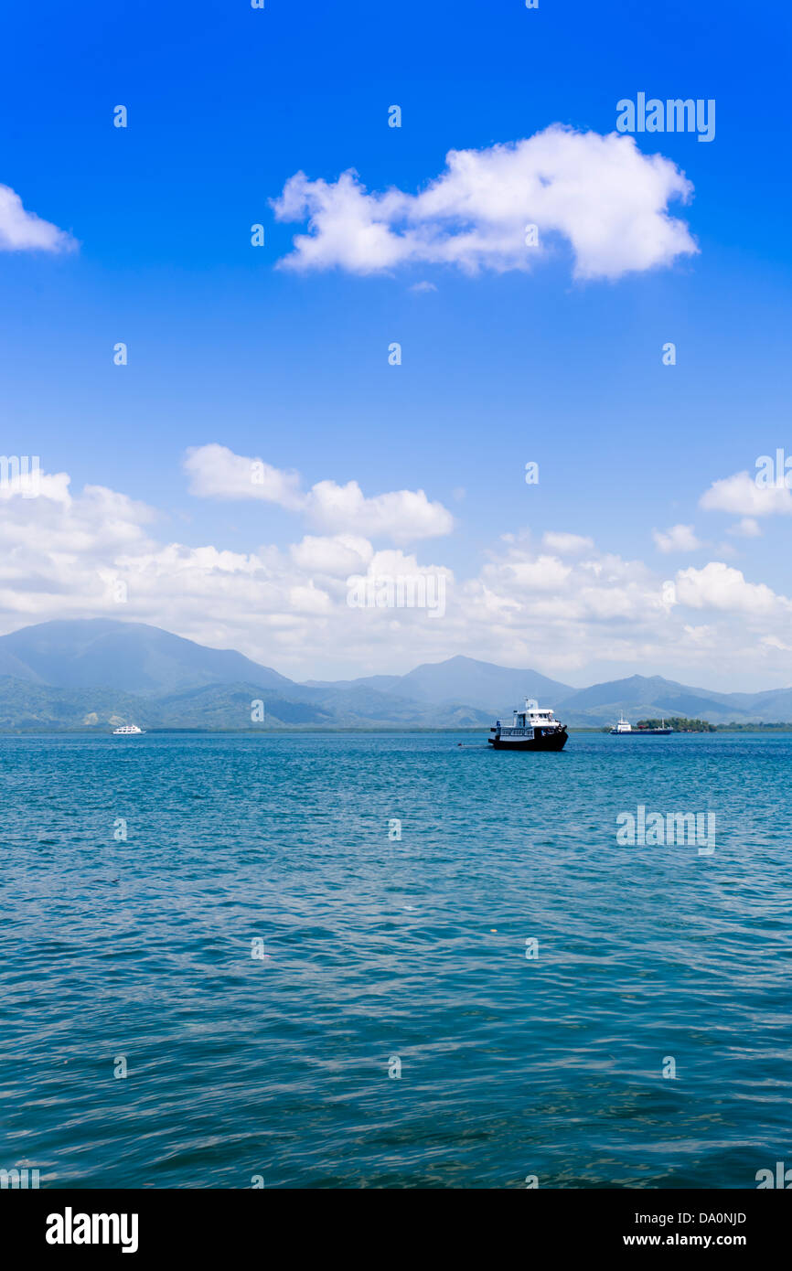 Frachter am Meer Stockfoto