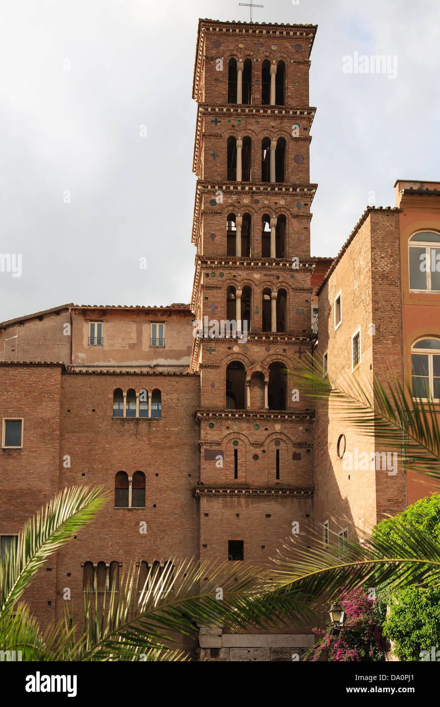 Santi Giovanni e Paolo ist eine alte Basilika Kirche in Rom, Italien. Stockfoto