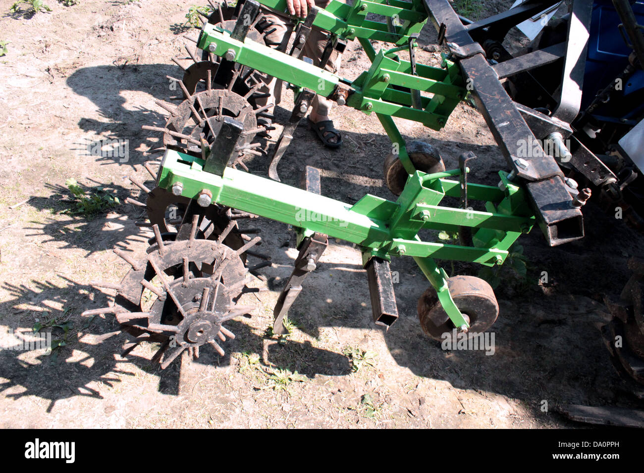 Bild von Spezialgeräten auf einem Traktor für Unkraut in der Landwirtschaft Stockfoto