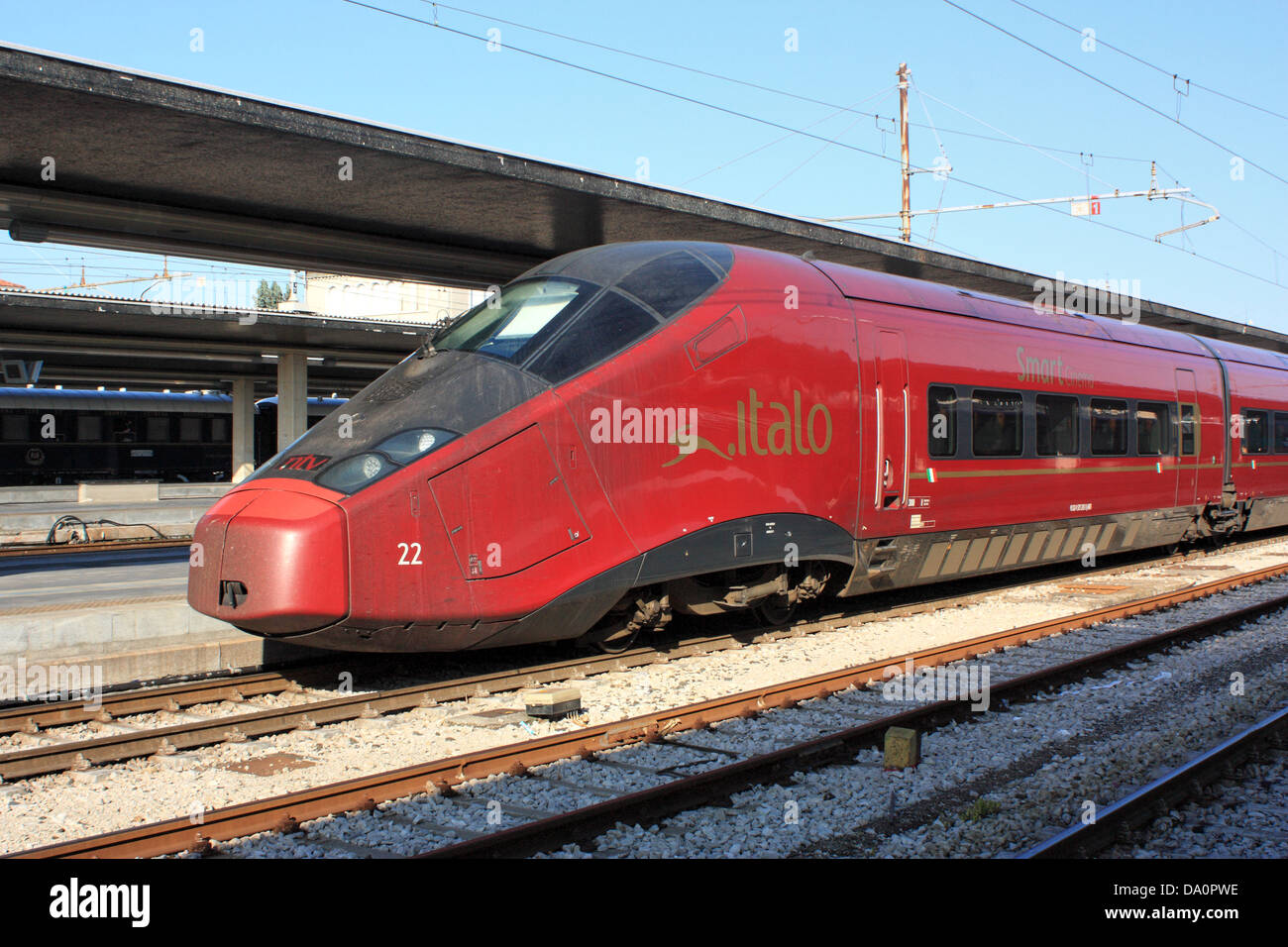 Italienische Burgund rot high-Speed-Zug Italo in Venedig Stockfoto