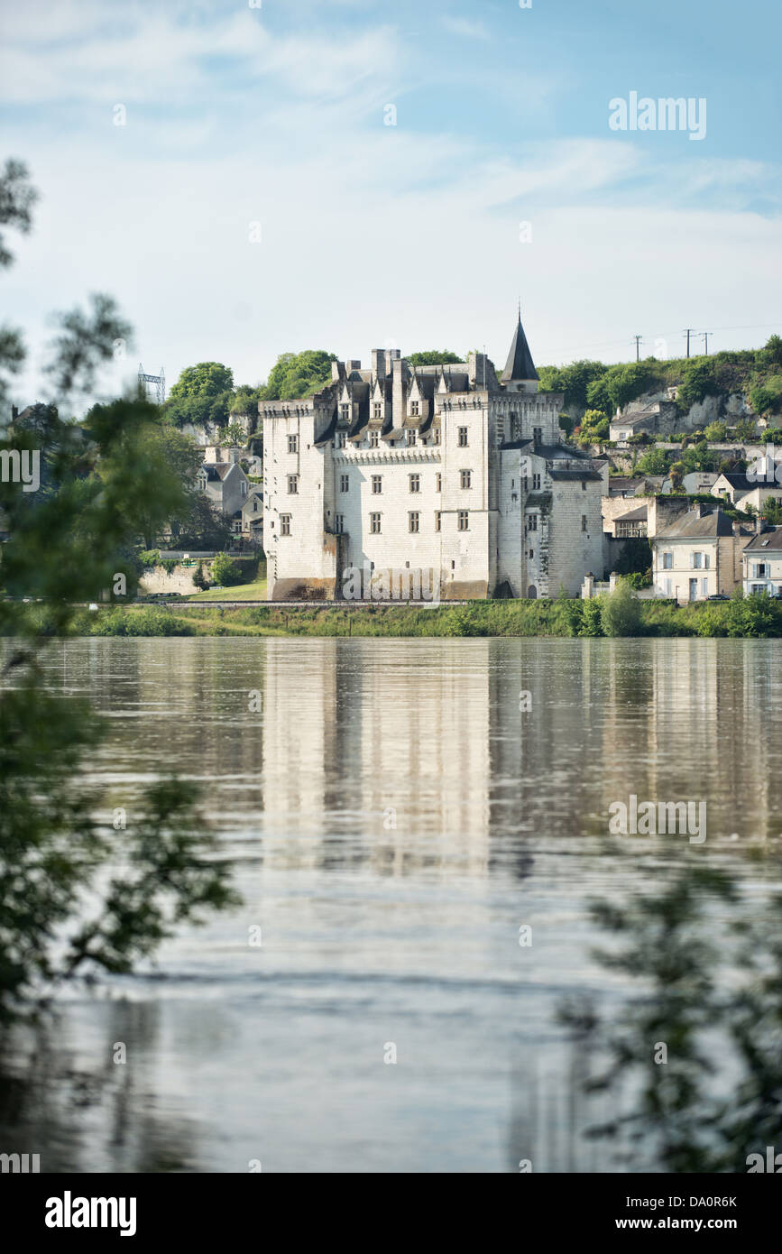 Château Montsoreau aus gesehen jenseits des Flusses Loire, Frankreich Stockfoto