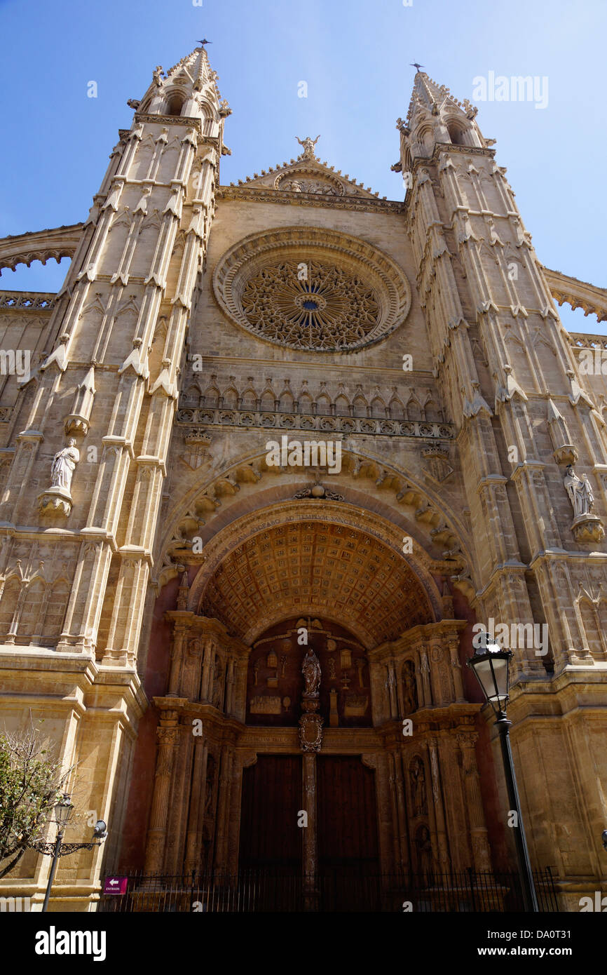 Eingang von la Seu Kathedrale von Santa Maria di Palma, Palma De Mallorca, Mallorca, Spanien Stockfoto