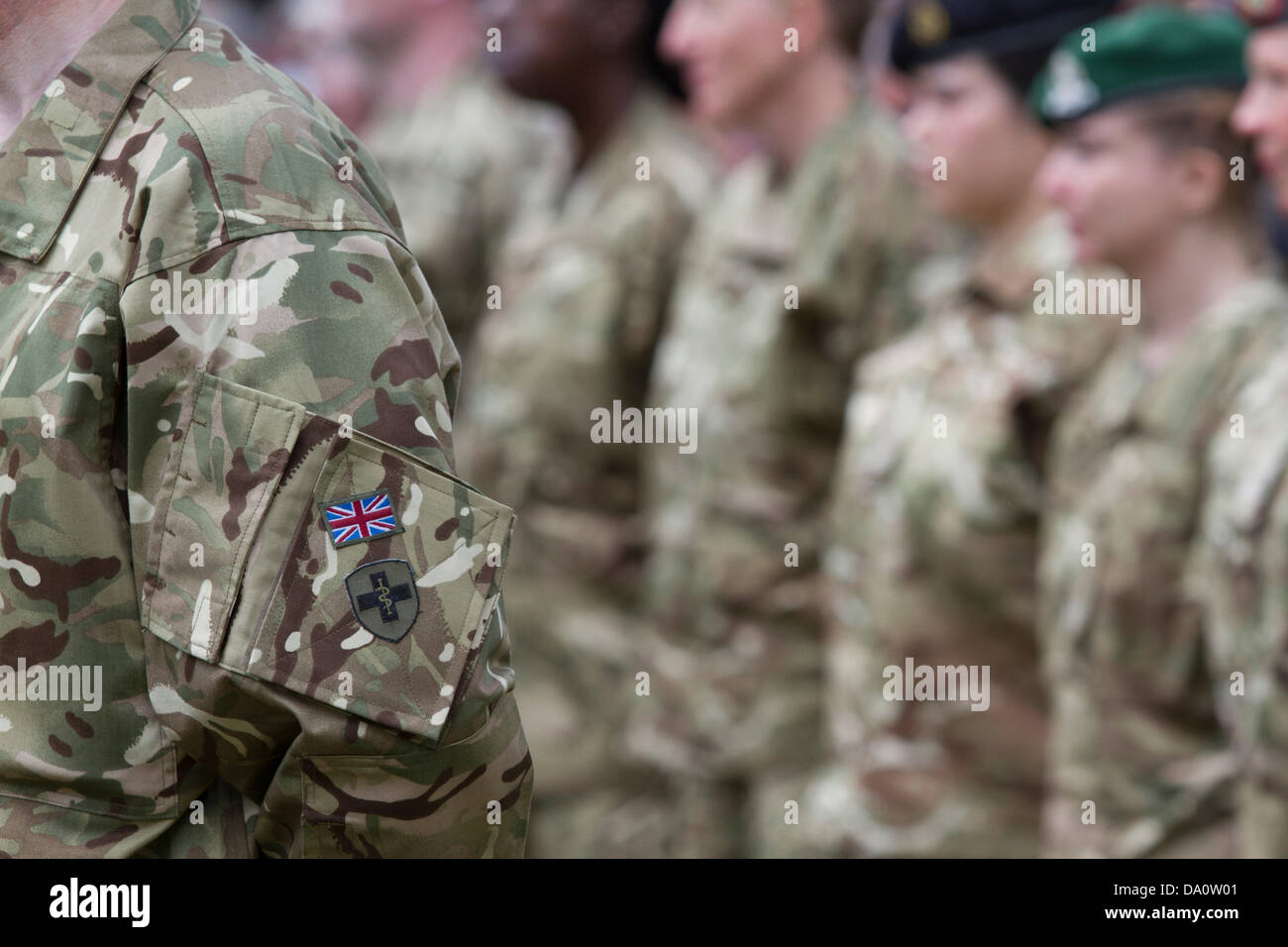 London UK. 30. Juni 2013. Der London Borough of Southwark markiert Armed Forces Day mit Militärparaden und eine Zeremonie der Anerkennung an die britischen militärischen Service Männer und Frauen Credit: Amer Ghazzal/Alamy Live-Nachrichten Stockfoto