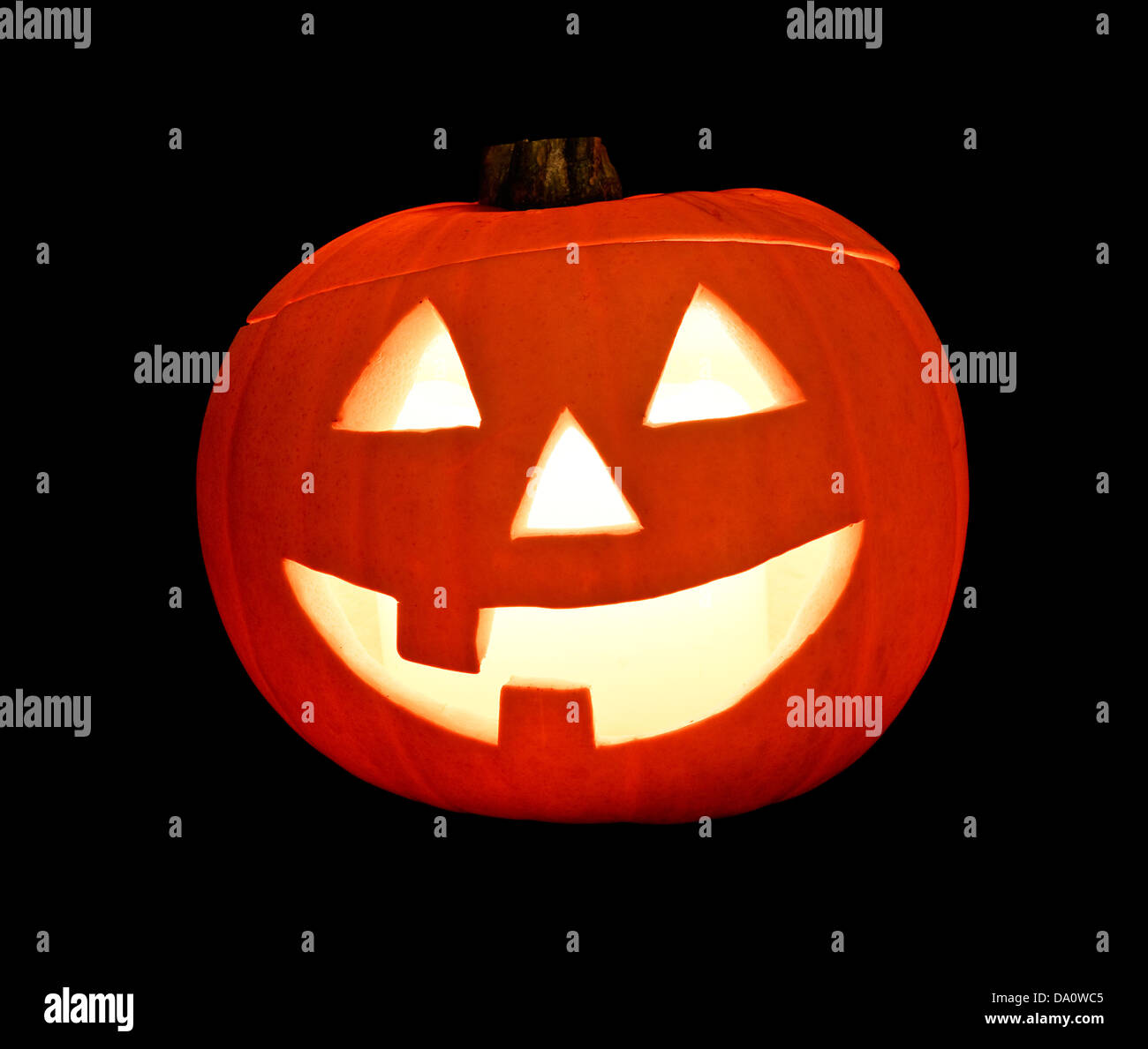 Jack-o-Laterne ein Symbol für Halloween vor schwarzem Hintergrund isoliert Stockfoto