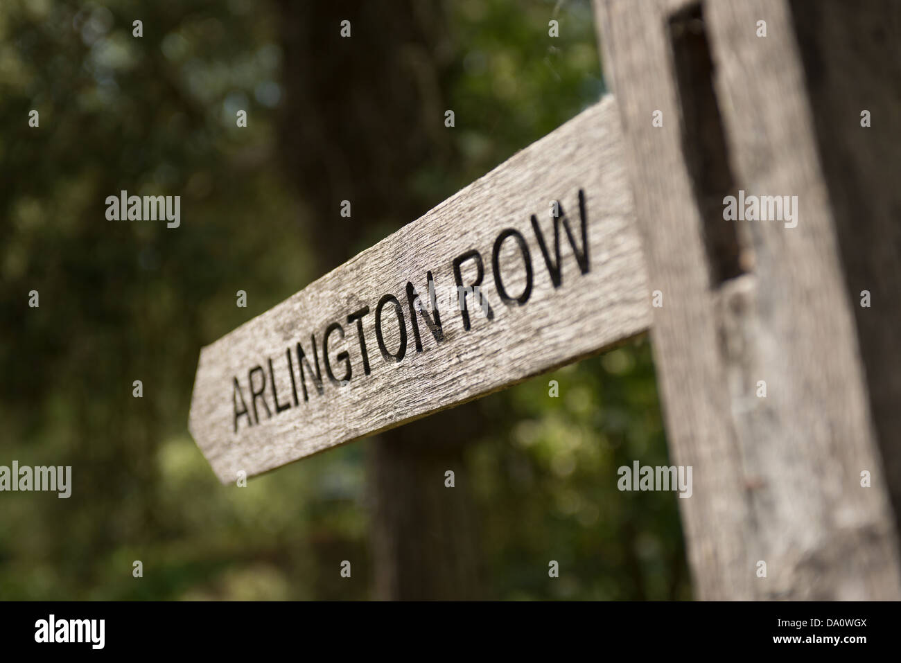 Ein Zeichen in Bibury in den Cotswolds, Gloucestershire, UK. Besucher zu Arlington Row Stockfoto