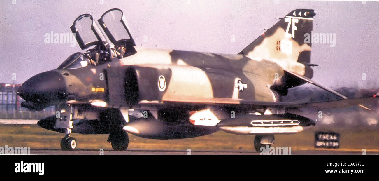 Die 306th Tactical Training Squadron betreibt das McDonnell F-4D-27-MC Phantom, ein Doppelrollen-Kampfflugzeug für Luft- und Luft-Boden-Kampfflugzeuge. Diese Staffel lieferte Piloten eine Fortbildung. Stockfoto