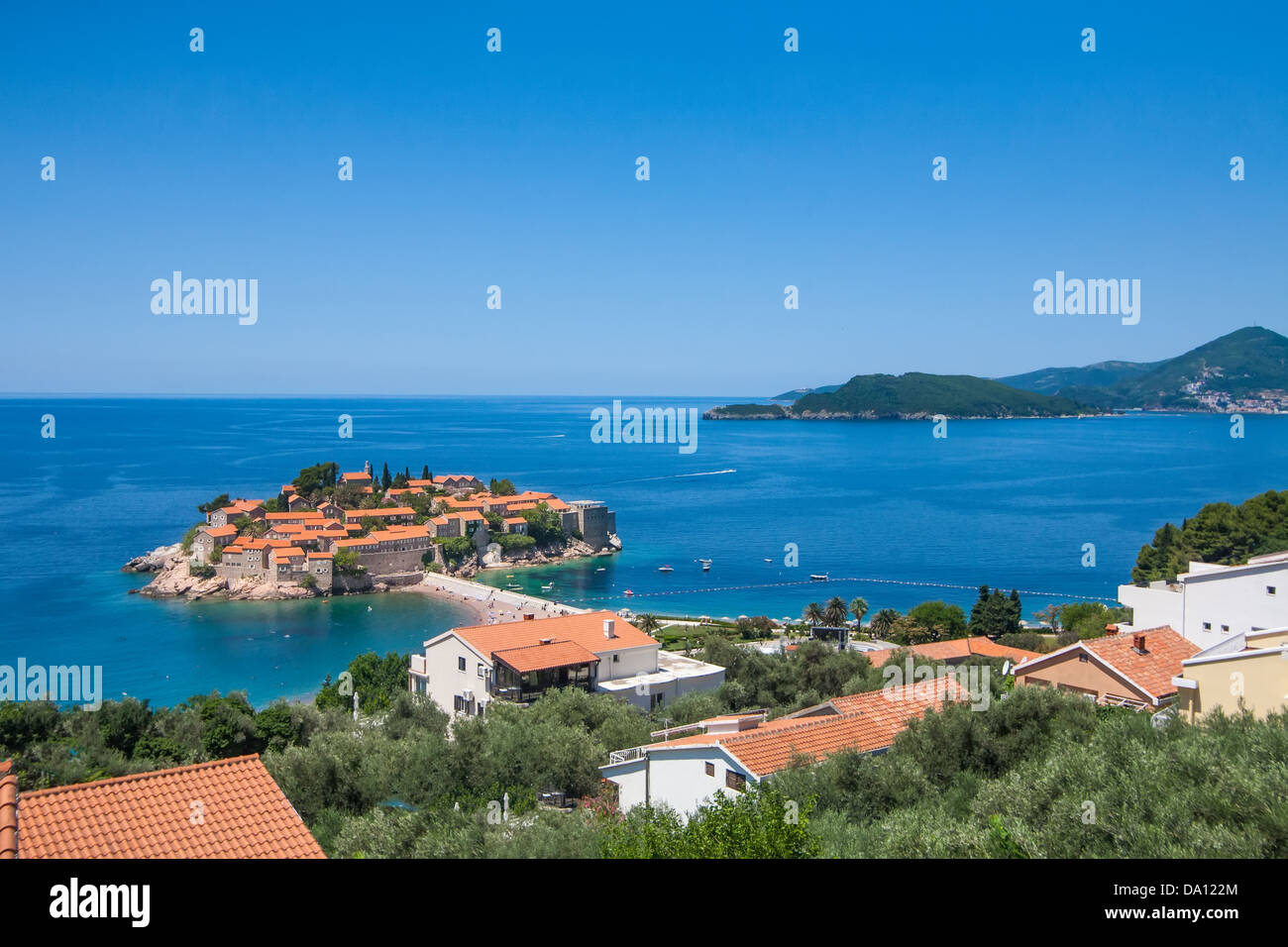 Blick von der Insel Sveti Stefan in Montenegro an der Adria Stockfoto