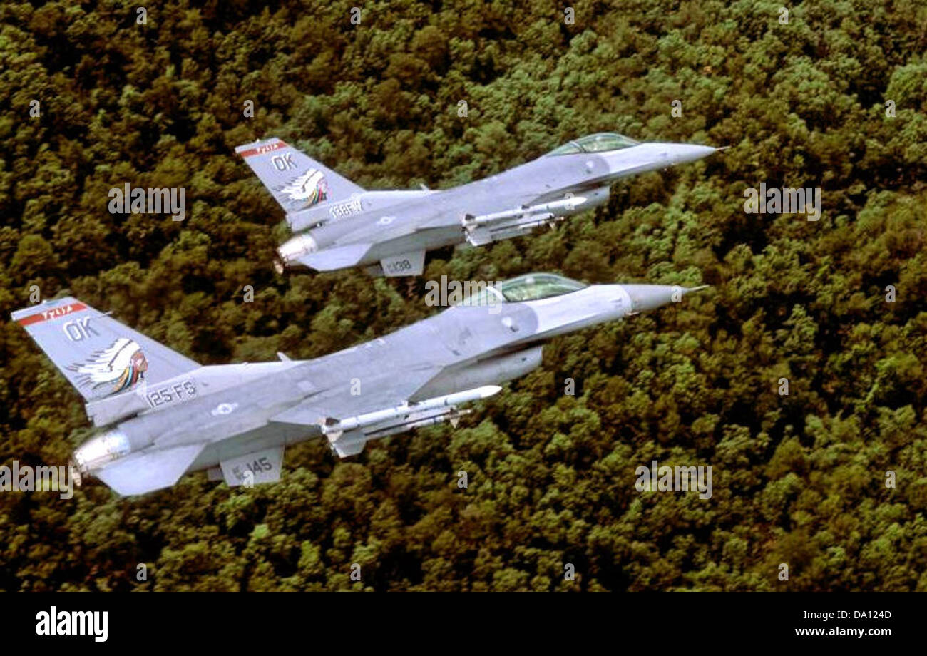 Der 138th Fighter Wing betreibt die General Dynamics F-16 Fighting Falcon, ein Mehrzweckflugzeug. Die F-16 wird für Luft-Luft- und Luft-Boden-Gefechte eingesetzt und bietet dem US-Militär Luftüberlegenheit und enge Luftunterstützung. Stockfoto
