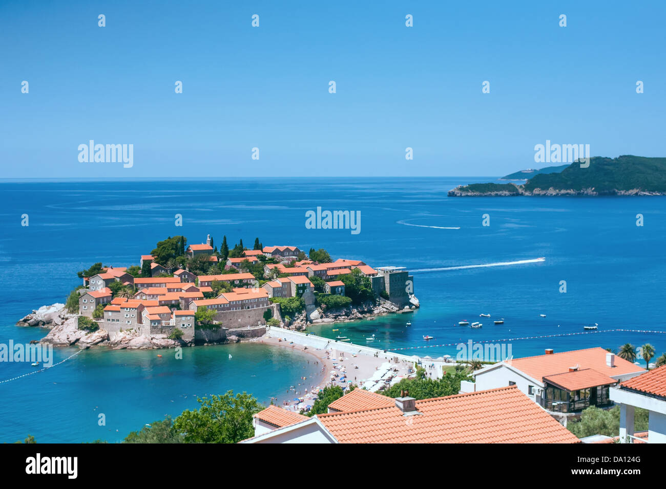 Blick von der Insel Sveti Stefan in Montenegro an der Adria Stockfoto