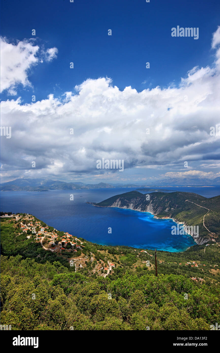 Exogi Dorf und die Bucht von Afales im nördlichen Teil von Ithaka Insel, Ionisches Meer, Nordteil (Seven Islands), Griechenland. Stockfoto