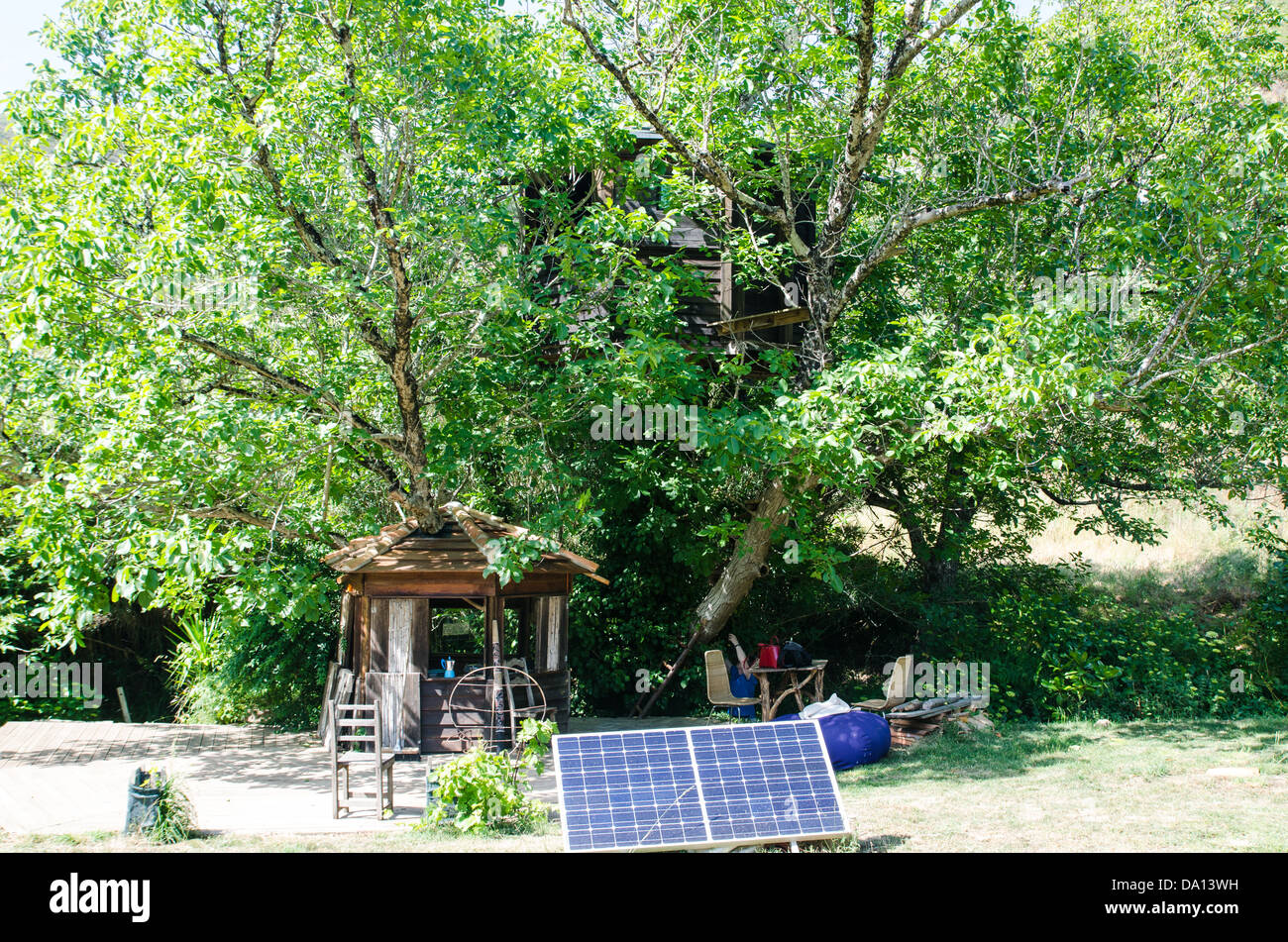 Baumhaus auf ein Öko-Campingplatz in Portugal Stockfoto