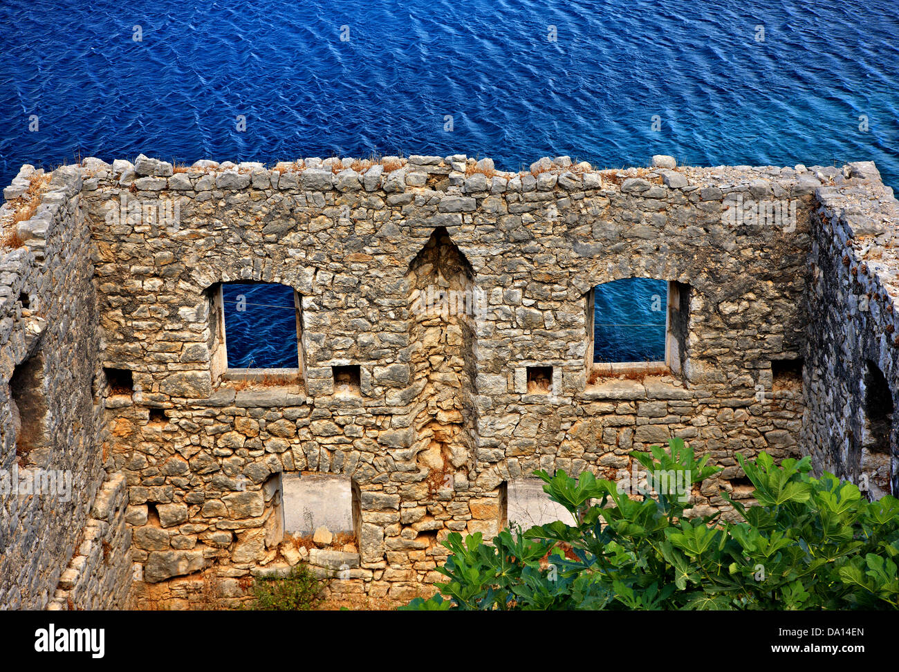 Altes verlassenes Haus im Dorf Kioni, Ithaca ("Ithaki") Insel, Ionisches Meer, Nordteil ("sieben Inseln"), Griechenland. Stockfoto