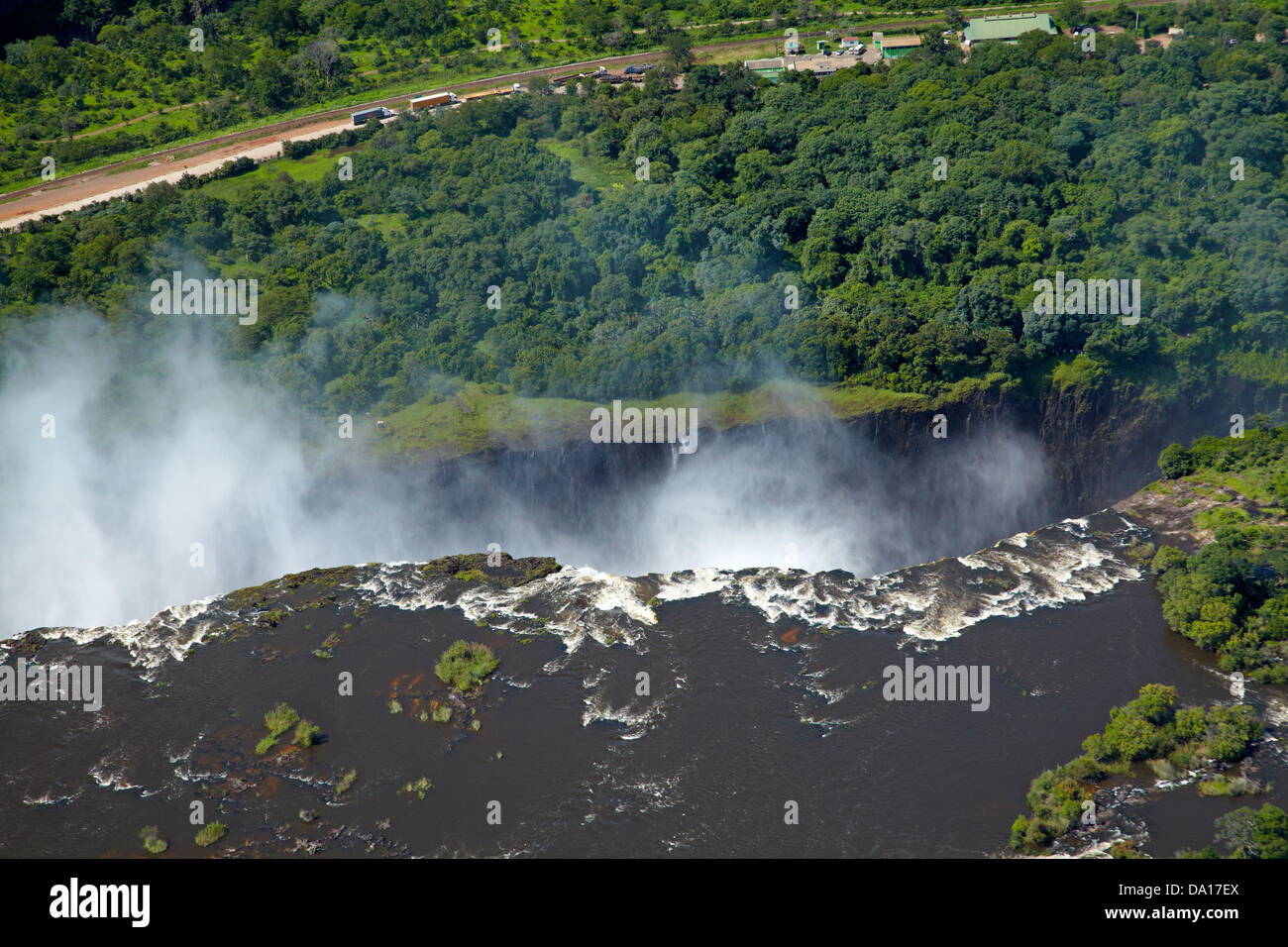 Victoria Falls oder "Mosi-Oa-Tunya" (der Rauch, der donnert), Sambesi und Simbabwe Grenzposten, Simbabwe / Sambia Grenze Stockfoto