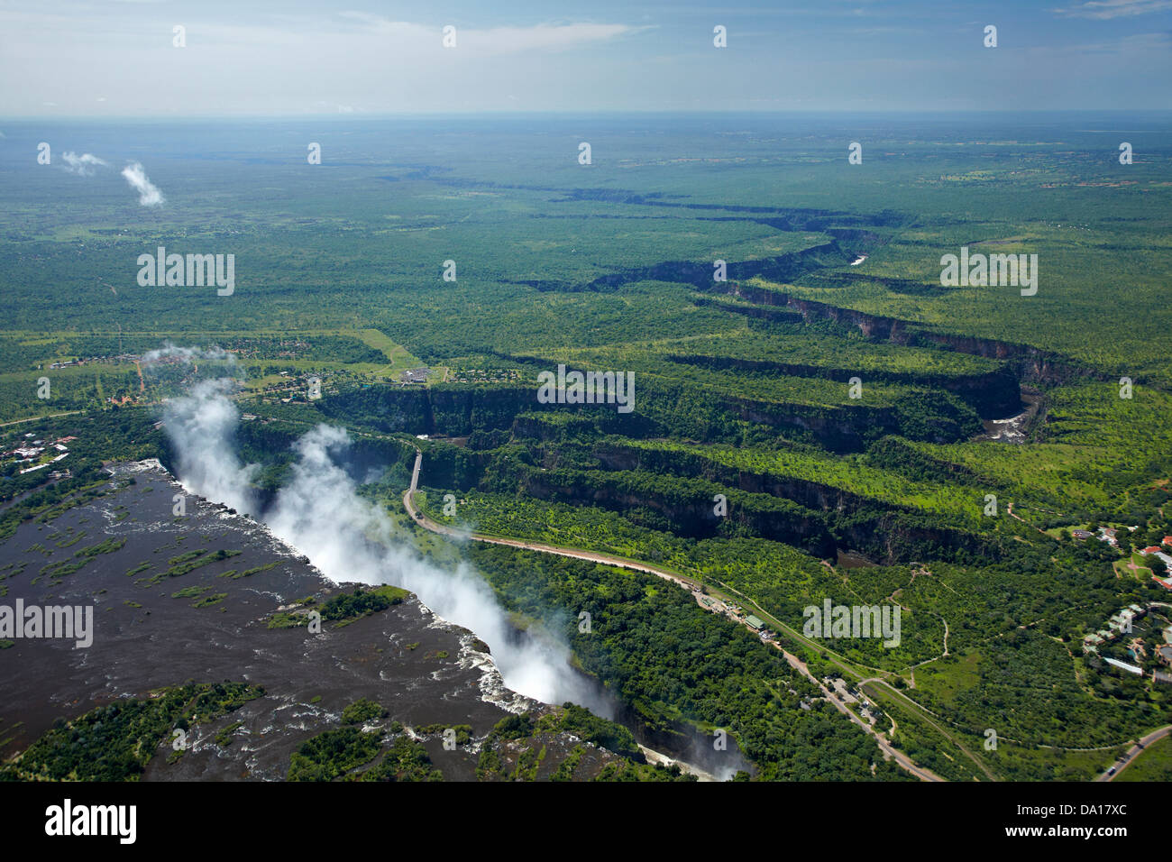 Victoria Falls oder "Mosi-Oa-Tunya" (der Rauch, der donnert), Sambesi und Batoka Schlucht, Simbabwe / Sambia Grenze Stockfoto