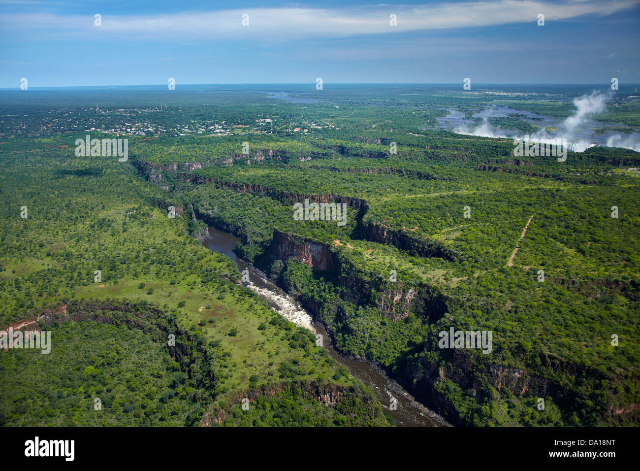 Batoka Schlucht und Victoria Falls oder "Mosi-Oa-Tunya" (der Rauch, der donnert) und Sambesi, Simbabwe / Sambia Grenze, Afric Stockfoto