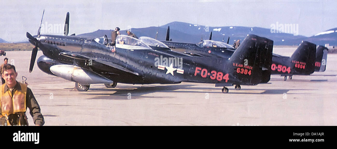 Eine technische Referenz für eine bestimmte Rampenkonfiguration, die wahrscheinlich mit der Konstruktion von Luftfahrzeugen oder Maschinen zusammenhängt und sich auf Spezifikationen und Leistung des Modells F-82H konzentriert. Stockfoto