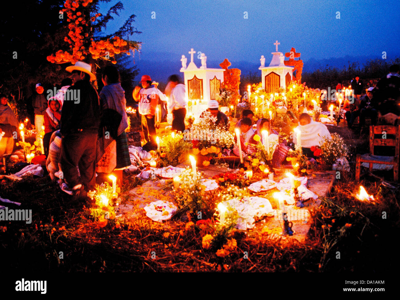 Grab Mahnwache mit Kerzen, FestivalTag der Toten Patzcuaro Michoacan