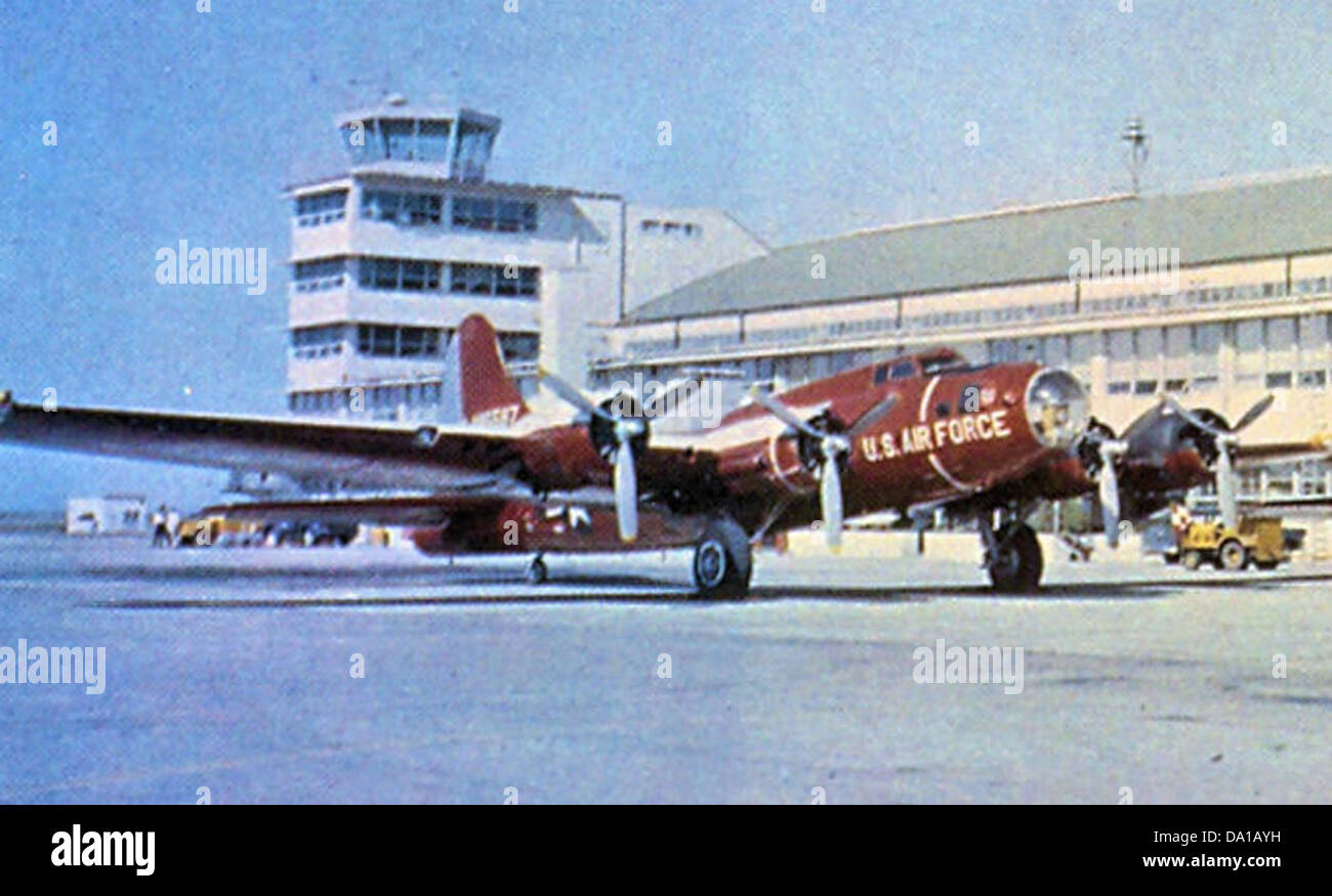 Die QB-17, eine Drohne, die vom US-Militär für Zielübungen und Tests eingesetzt wurde, wurde 1959 auf der Holloman Air Force Base fotografiert. Diese Drohne war Teil einer Reihe von UAVs, die verwendet wurden, um reale Ziele während des Luftabwehrtrainings zu simulieren. Stockfoto