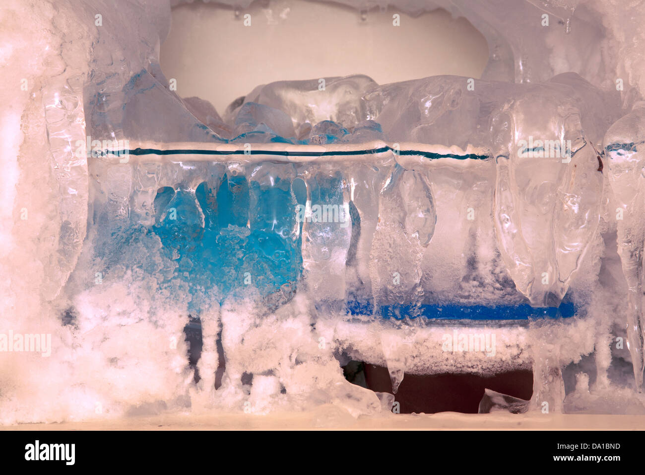 Kühlschrank mit gefrierfach -Fotos und -Bildmaterial in hoher Auflösung –  Alamy