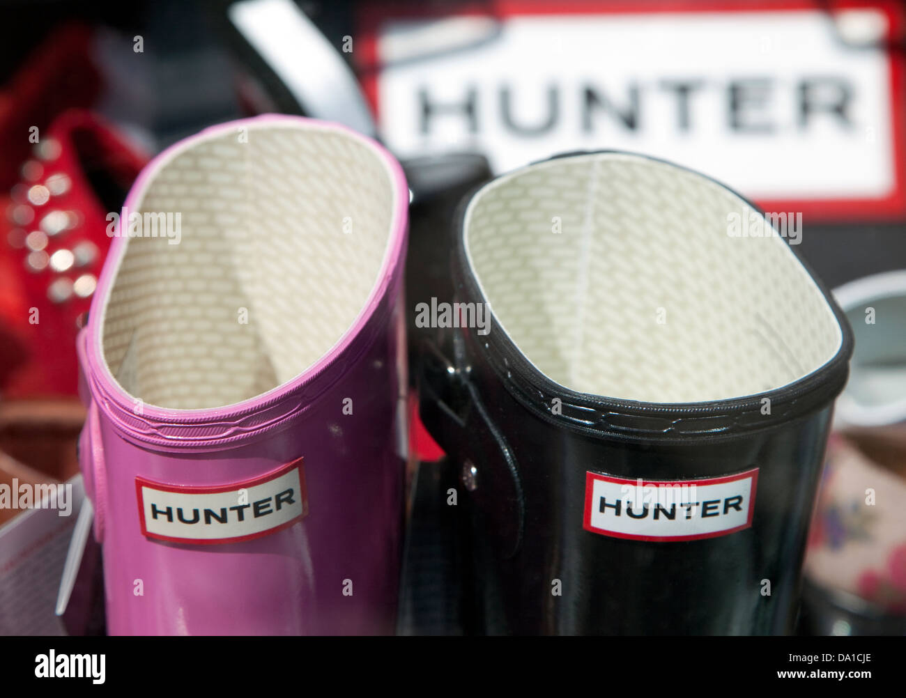 Hunter Wellington boots in London Shop Schaufenster Stockfoto