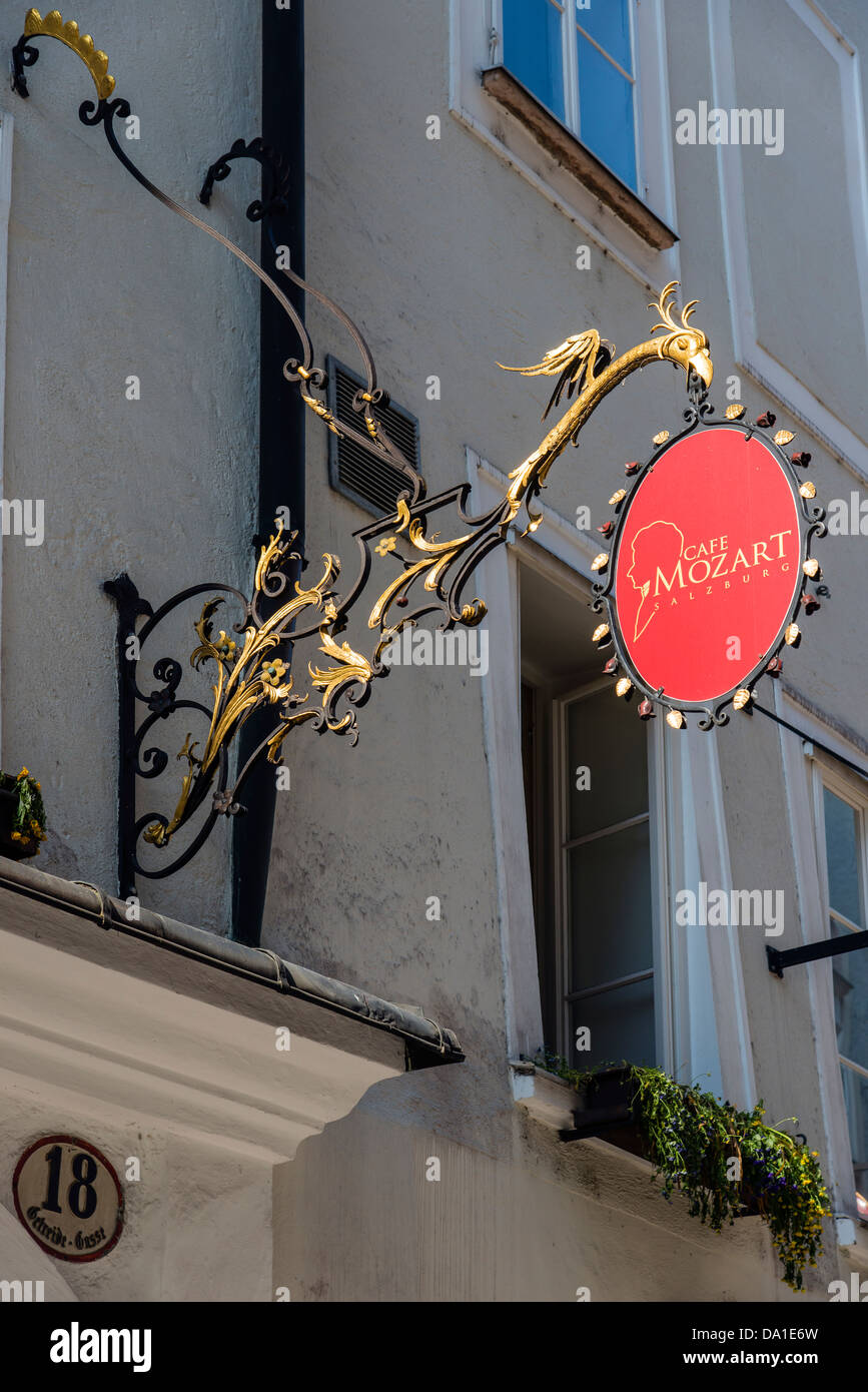 Cafe Mozart Zeichen, Getreidegasse, Salzburg, Österreich Stockfoto