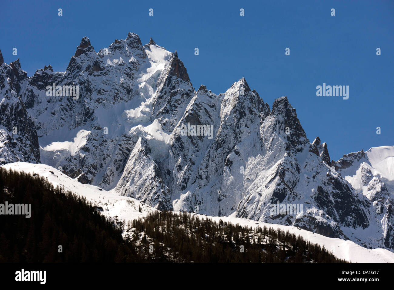 Chamonix Aiguilles, Aiguille du Plan, gesehen von Chamonix-Mont-Blanc Stockfoto