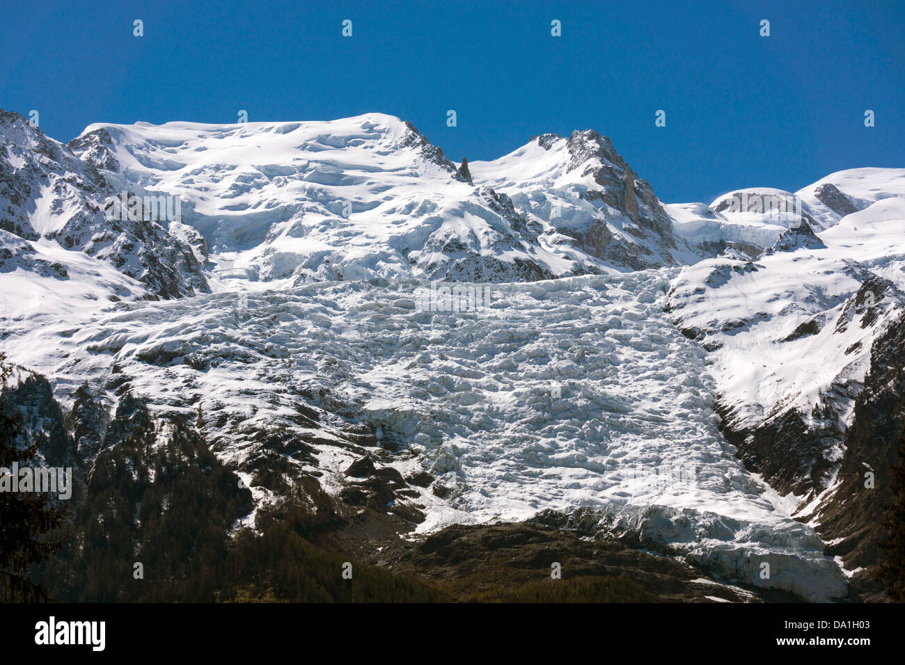 Bossons Gletscher und Chamonix Aiguilles von Chamonix-Mont-Blanc zu sehen Stockfoto