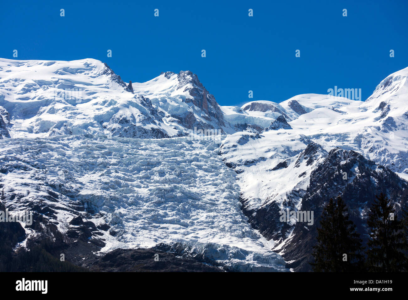 Bossons Gletscher und Chamonix Aiguilles von Chamonix-Mont-Blanc zu sehen Stockfoto