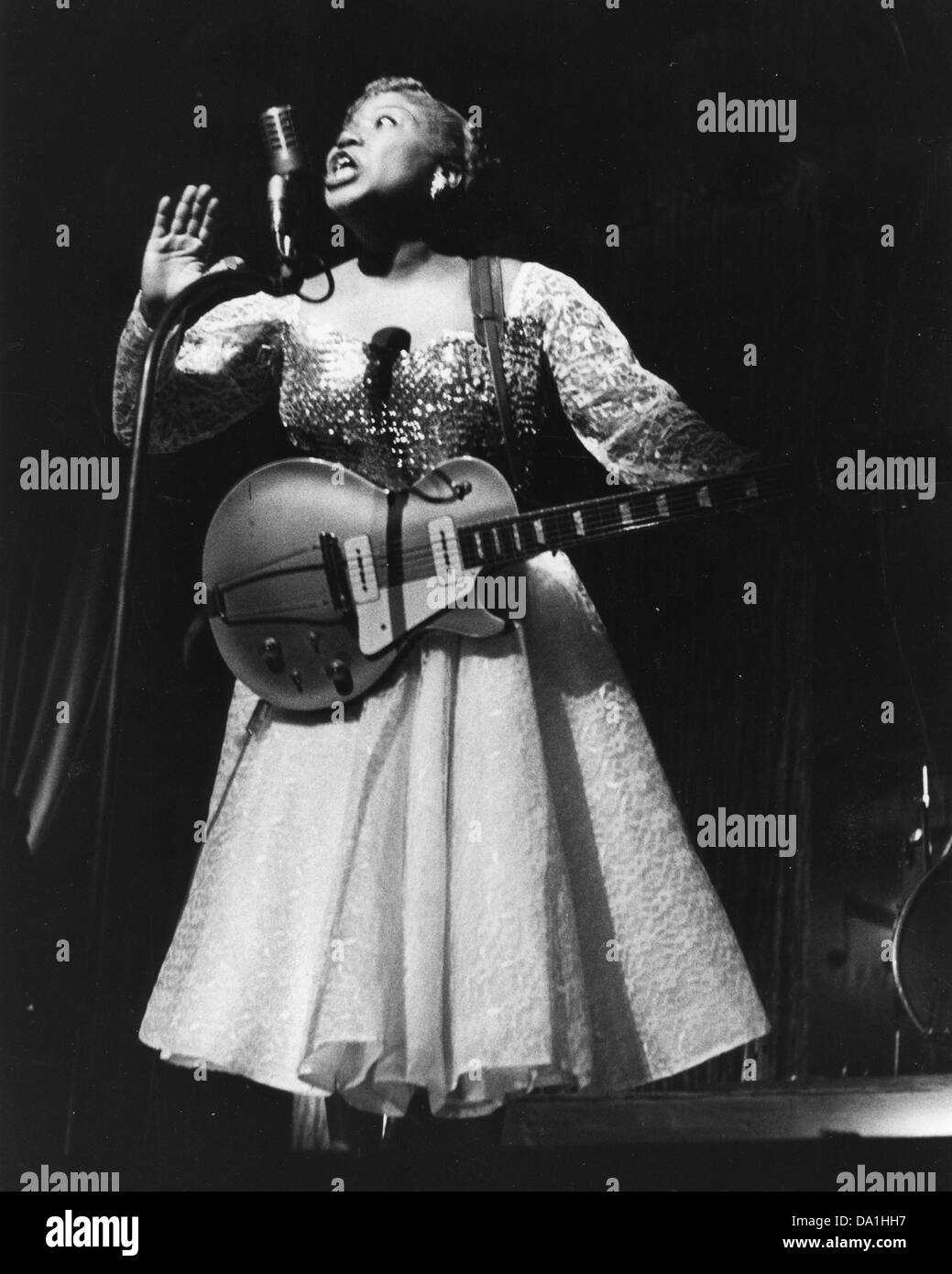 SISTER ROSETTA THARPE (1915-1973) uns Gospel-Sängerin im London Palladium im Jahr 1964 Stockfoto