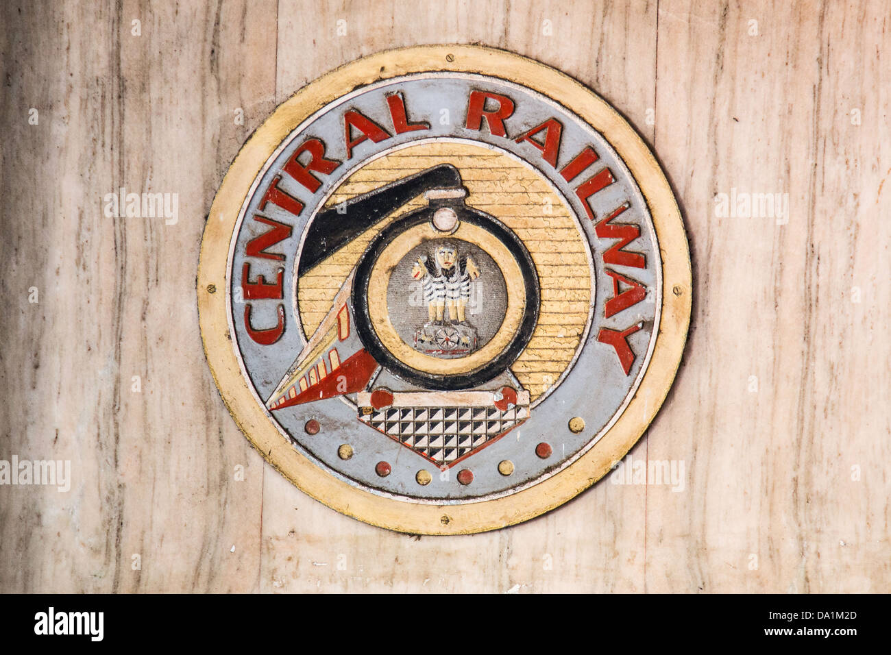 Historischen Hauptbahnhof Logo, Chattrapati Shivaji oder Victoria Terminus, Mumbai, Indien Stockfoto