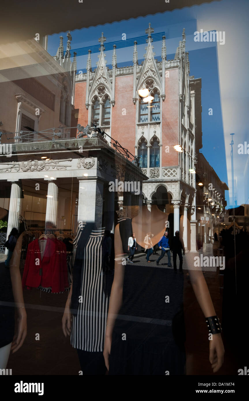Italien, Veneto, Padua, Cafe Pedrocchi, berühmten Kaffeehaus Reflexion Schaufenster Stockfoto