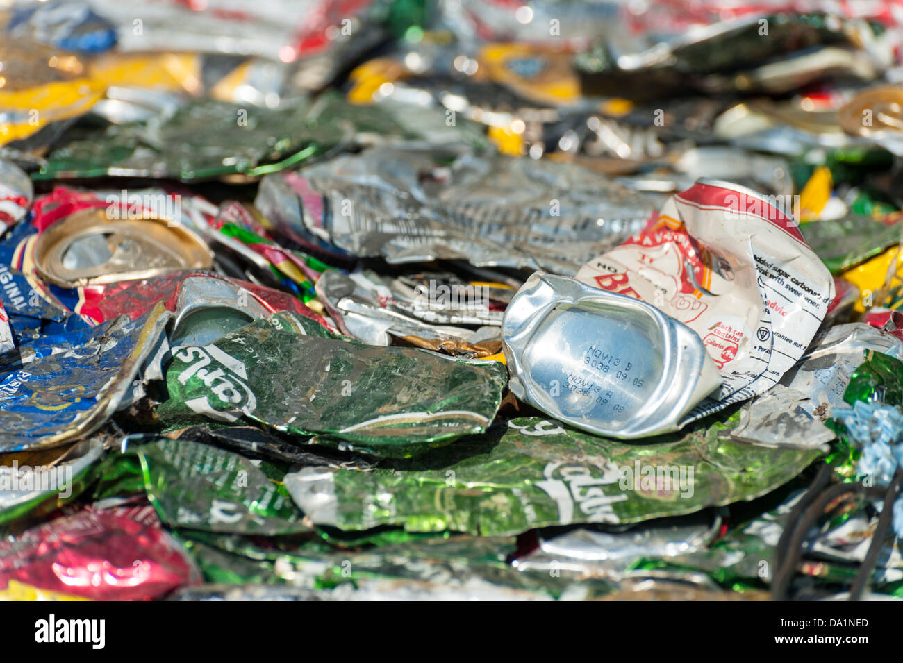Zerkleinert und Ballen Alu-Dosen für das recycling Stockfoto