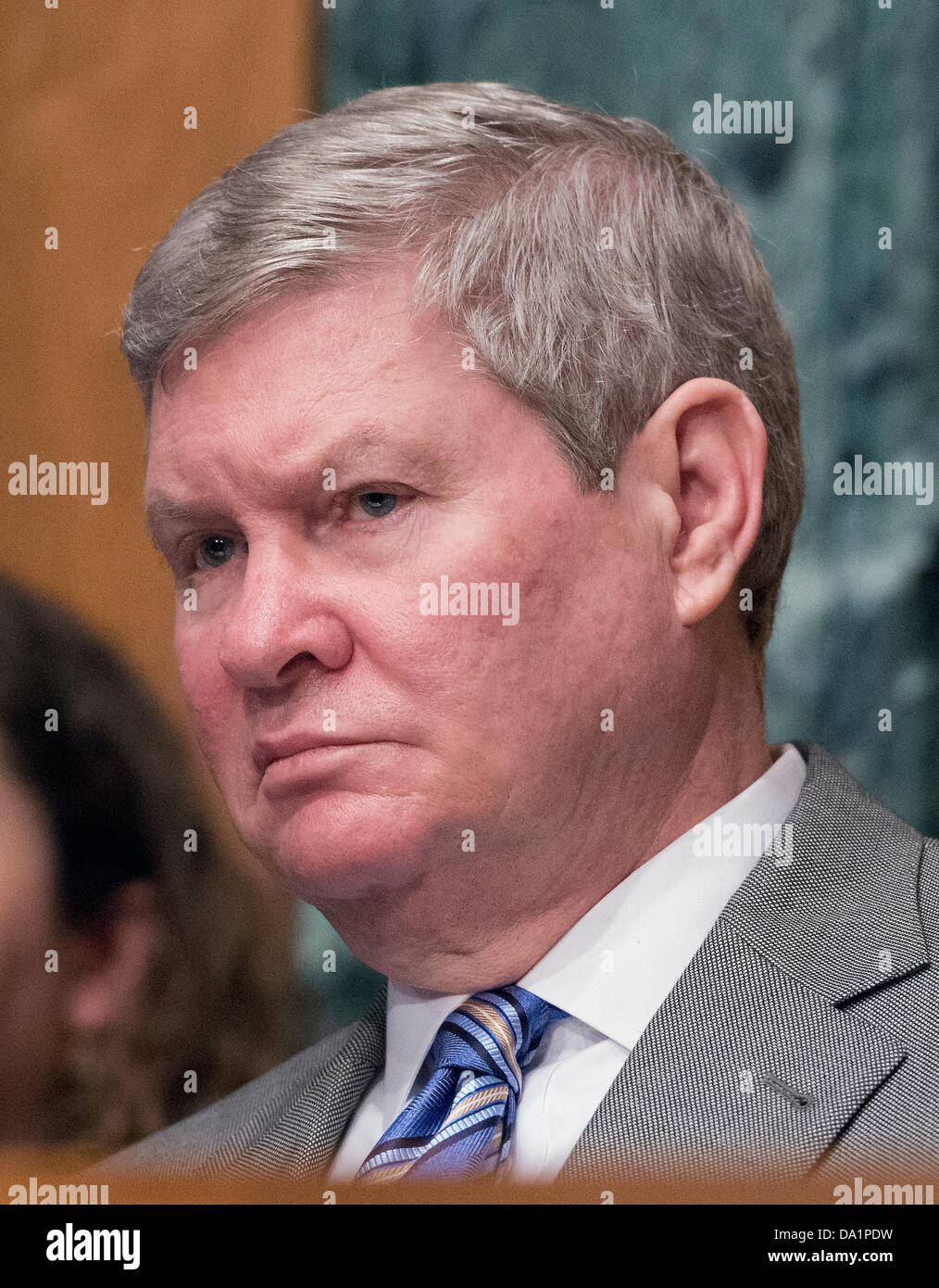 Vereinigte Staaten Senator Tim Johnson (Demokrat von South Dakota, Vorsitzender, US Senat Banking, Gehäuse und Urban Affairs Committee Plays Zeugnis während der Anhörungen zur Bestätigung auf Donnerstag, 27. Juni 2013. Bildnachweis: Ron Sachs / CNP Stockfoto