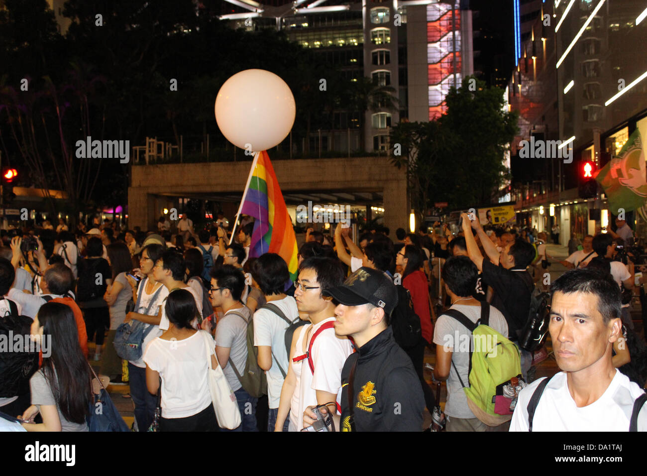 Hong Kong. 1. Juli 2013. HONG KONG, 1. Juli 2013. Homosexuell Rechte Aktivisten Join Juli 1 Hongkong Demokratie März. Bildnachweis: Robert SC Kemp/Alamy Live-Nachrichten Stockfoto