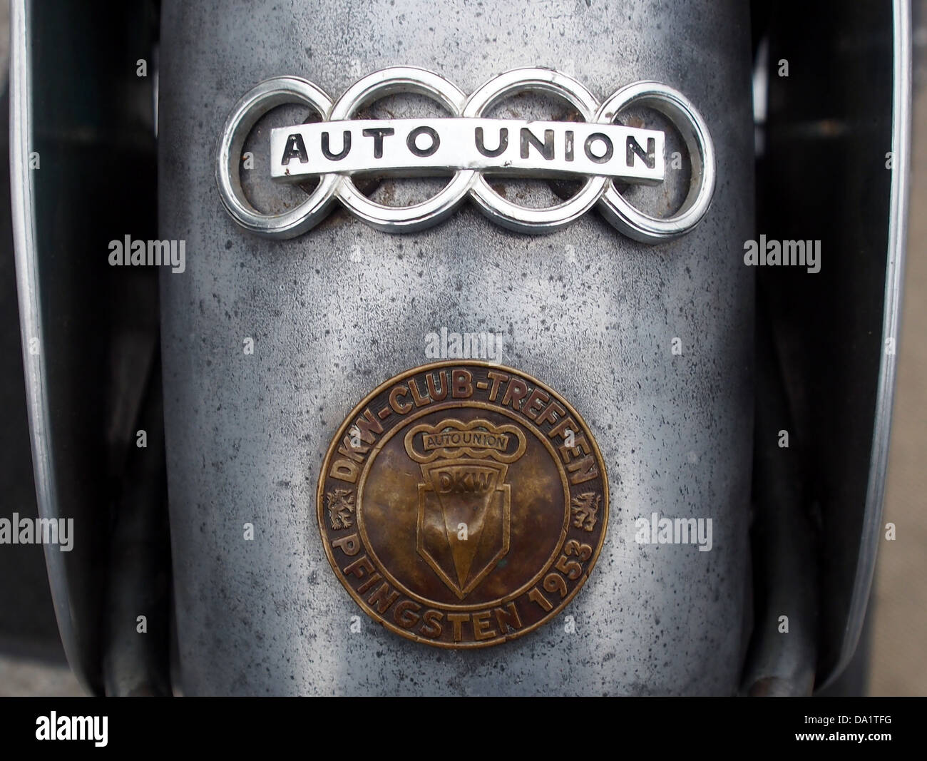 Das DKW Club Treffen von 1953 war eine Zusammenkunft von Enthusiasten, die DKW Automobile präsentierten. Die Veranstaltung feierte den Erfolg der Marke nach dem Krieg und die anhaltende Popularität ihrer klassischen Modelle. Stockfoto