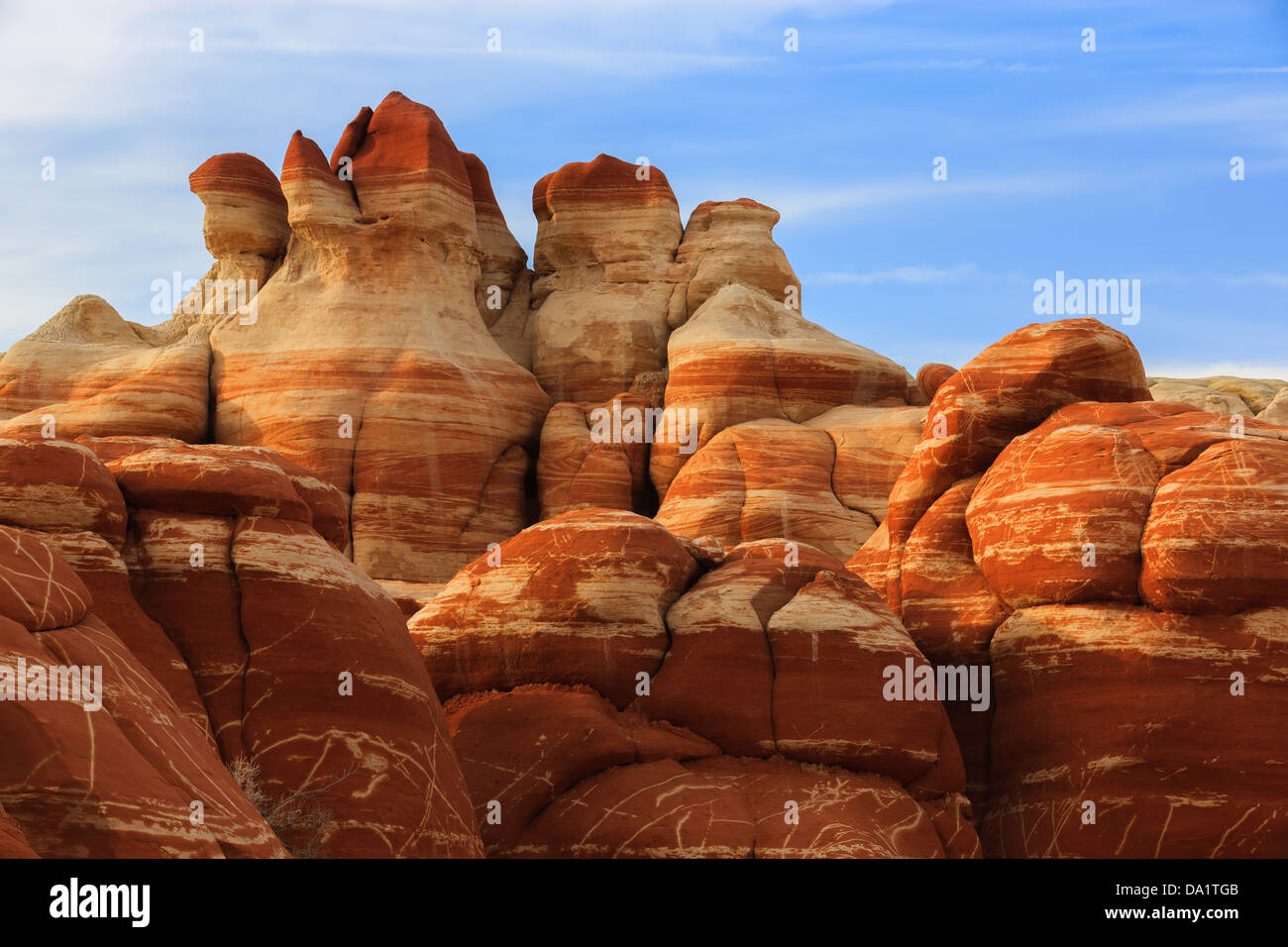Roten Felsen Findlinge im Blue Canyon Bereich der Moenkopi Wash südlich von Tonalea, Arizona, USA Stockfoto