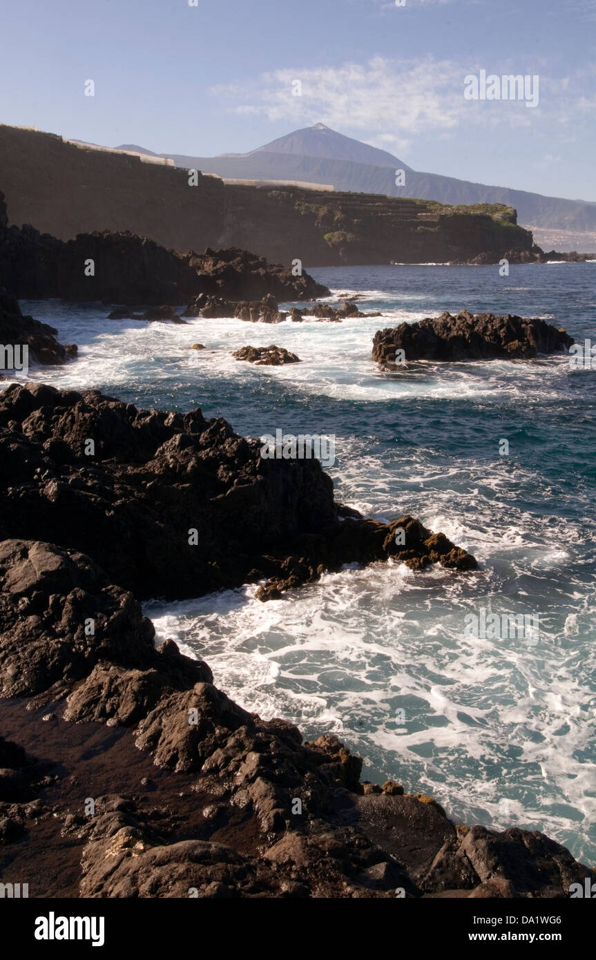 felsig zerklüftete Küste Rock rockt Vulkaninsel Teneriffa Kanarische Inseln Kanaren magmatischen Berg Tiede Inselberg Stockfoto