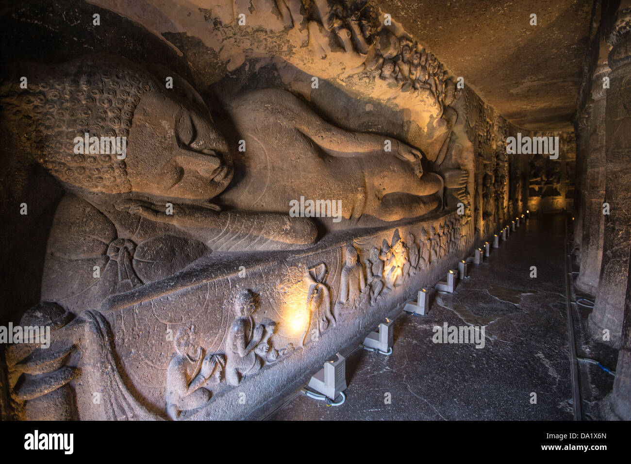Liegender Buddha, Höhle 26, Ajanta buddhistischen Höhlen, Indien Stockfoto