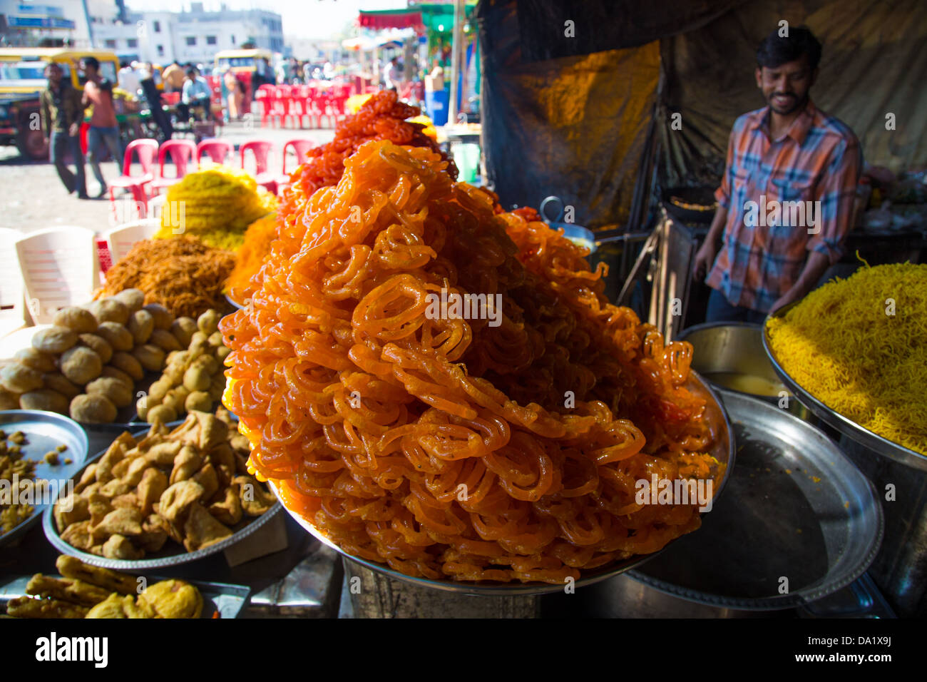 Snack Essen und Süßigkeiten Lieferanten, Aurangabad, Indien Stockfoto