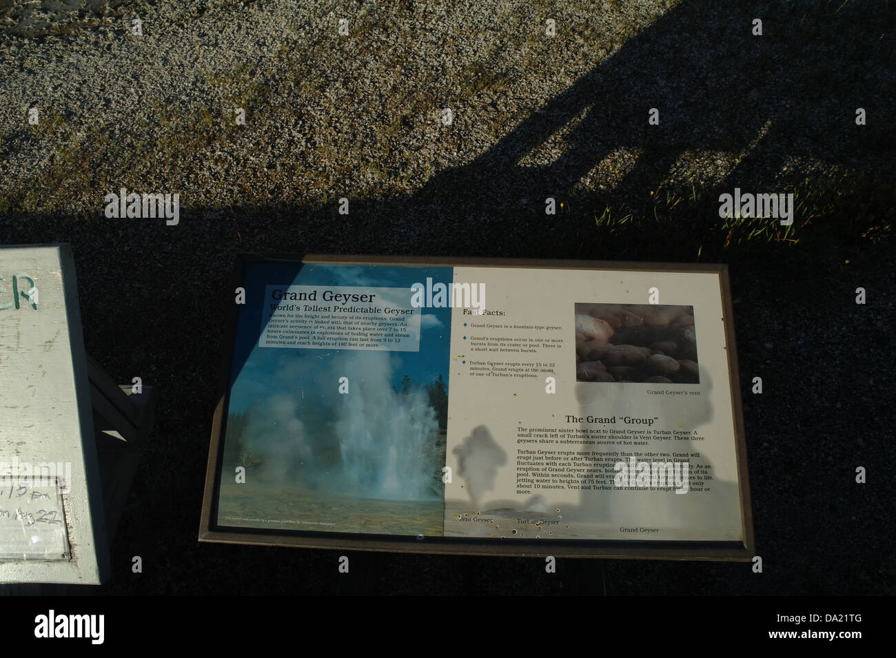 Informationen zu unterzeichnen gliedern Ausbruch Fakten über Grand Gruppe, Grand Geyser, Upper Geyser Basin, Yellowstone, Wyoming, USA Stockfoto