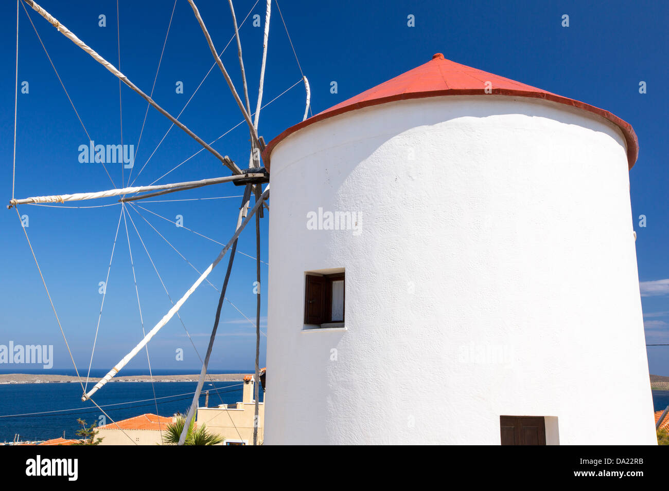 Eine alte Windmühle umgewandelt in ein Haus in Sigri auf Lesbos, Griechenland. Stockfoto