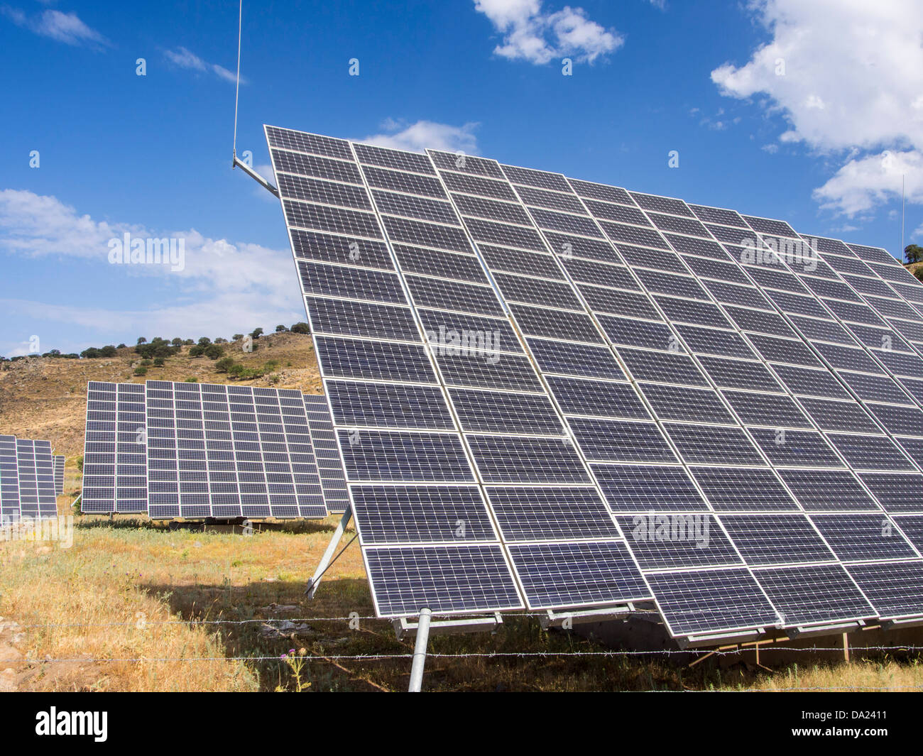 Ein Solarkraftwerk auf Lesbos, Griechenland, bestehend aus einer Anzahl von tracking-Photovoltaik-panels Stockfoto