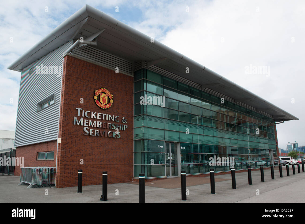 Das ticketing und Mitgliedschaft Dienstleistungen Büro Gebäude von Manchester United Football Club (nur zur redaktionellen Verwendung). Stockfoto