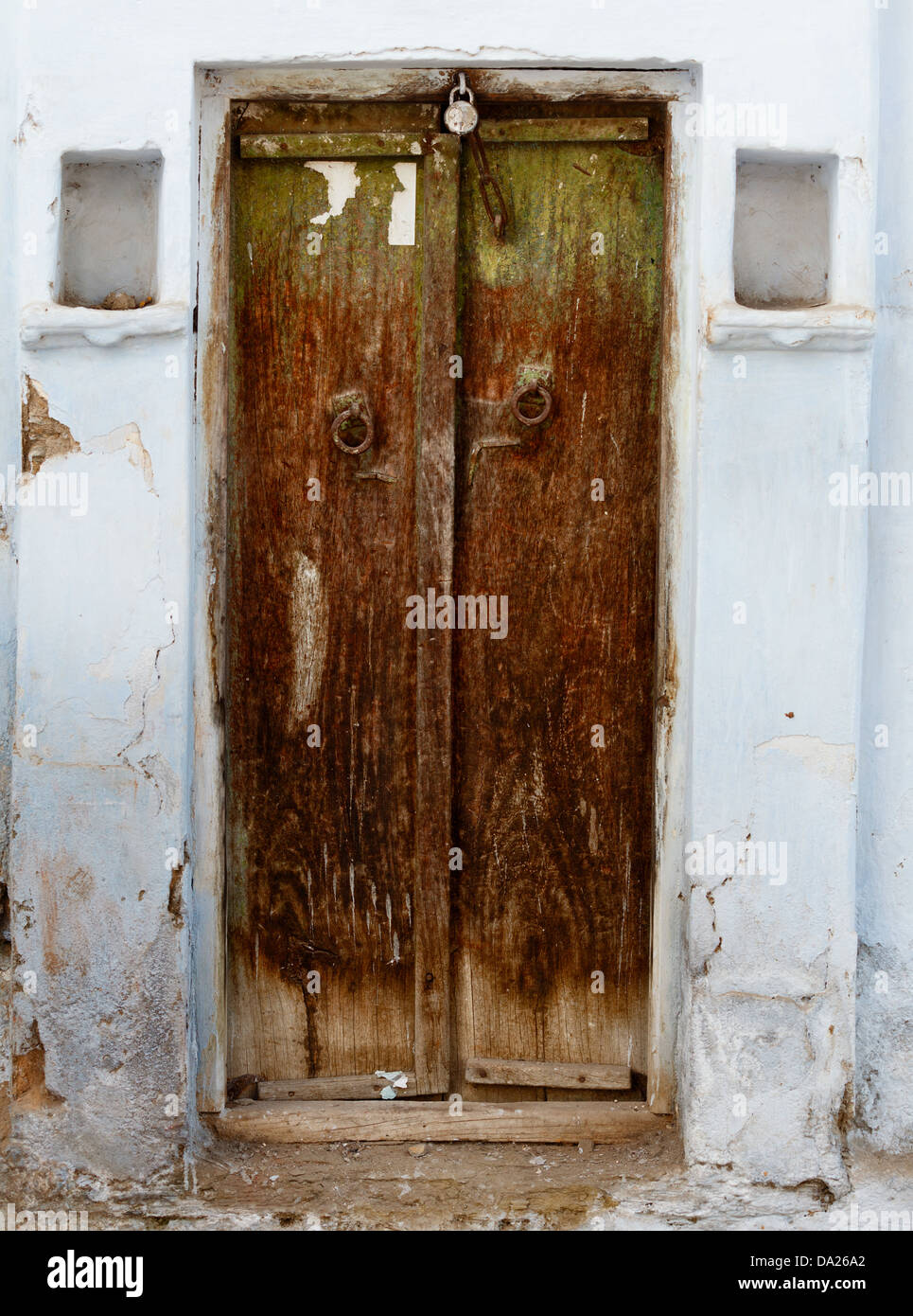 Morsche Holz Grunge Tür eines alten Hauses. Indien, Udaipur Stockfoto