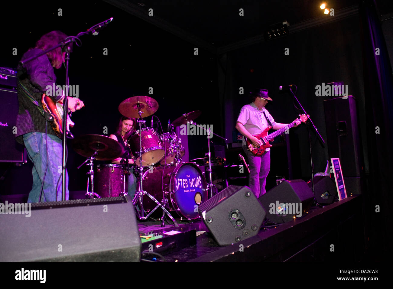Nach Stunden Blues Band die live an den Herzog Ecke während der Blues Bonanza 2013 in Dundee, Großbritannien Stockfoto