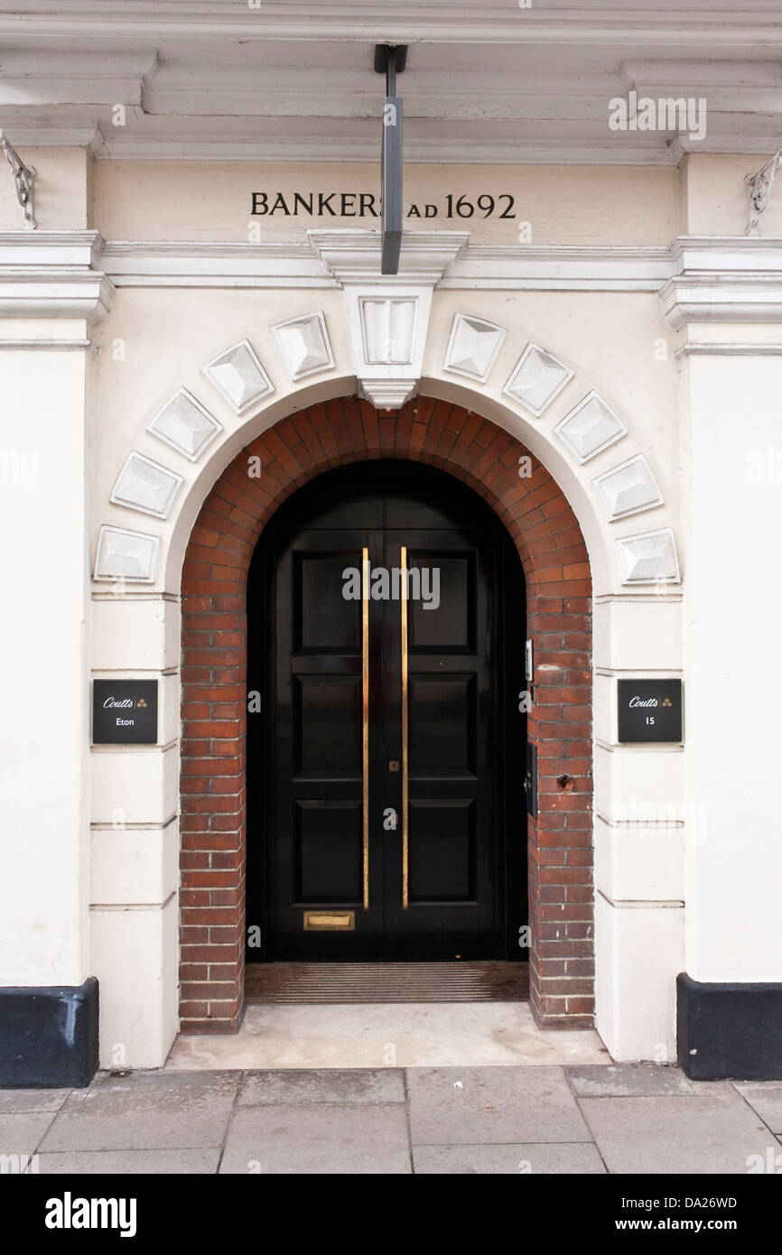 Eingang zum Coutts Bank in Eton, Berkshire, England, UK Stockfoto