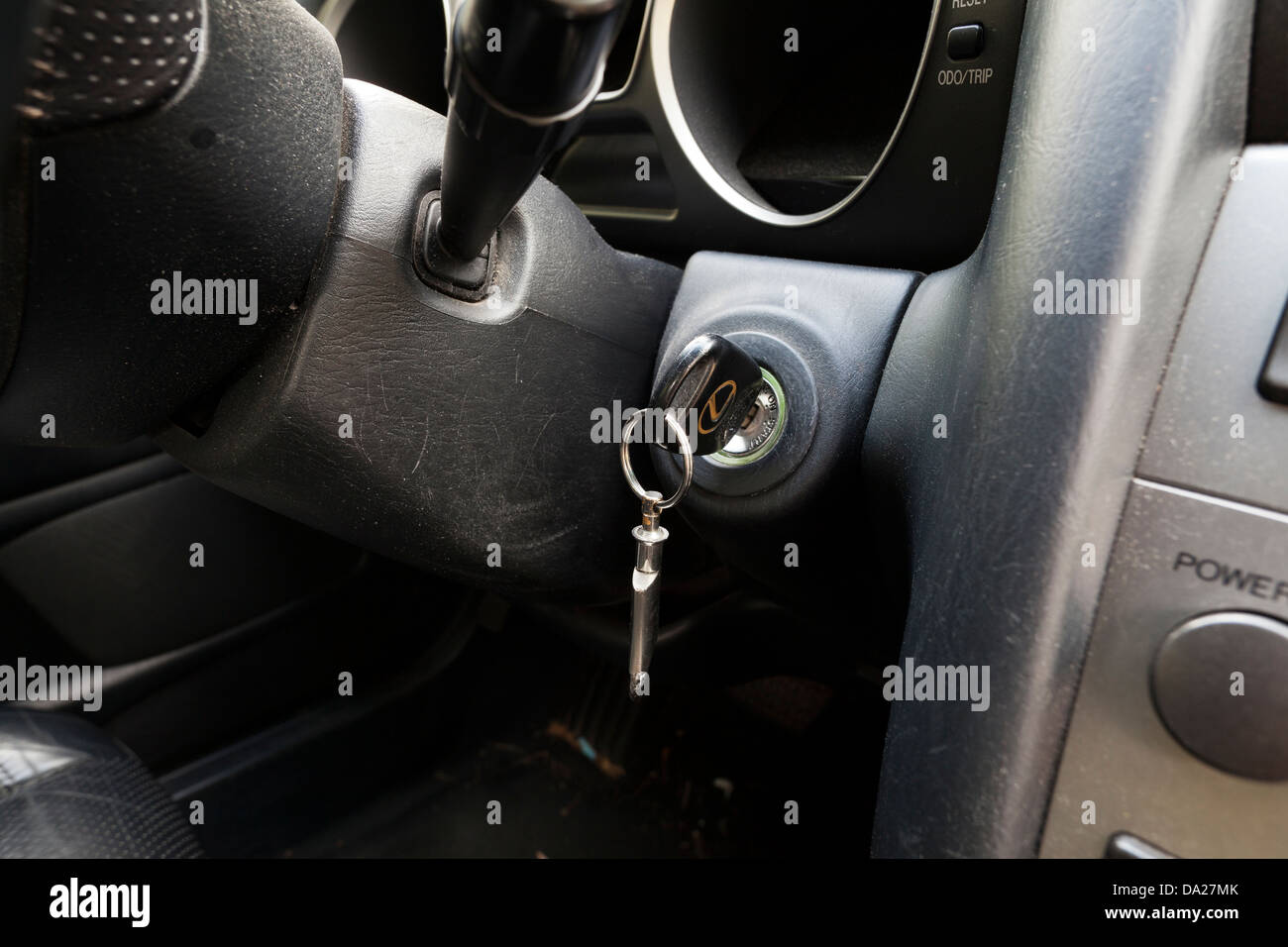 Autoschlüssel in der Zündung Stockfoto