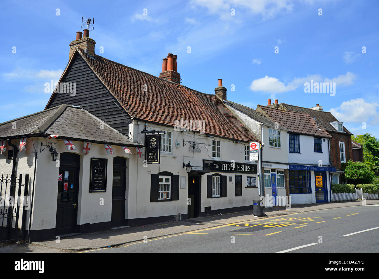 aus dem 16. Jahrhundert die drei Fische Pub, Green Street, Sunbury-on Thames, Surrey, England, Vereinigtes Königreich Stockfoto