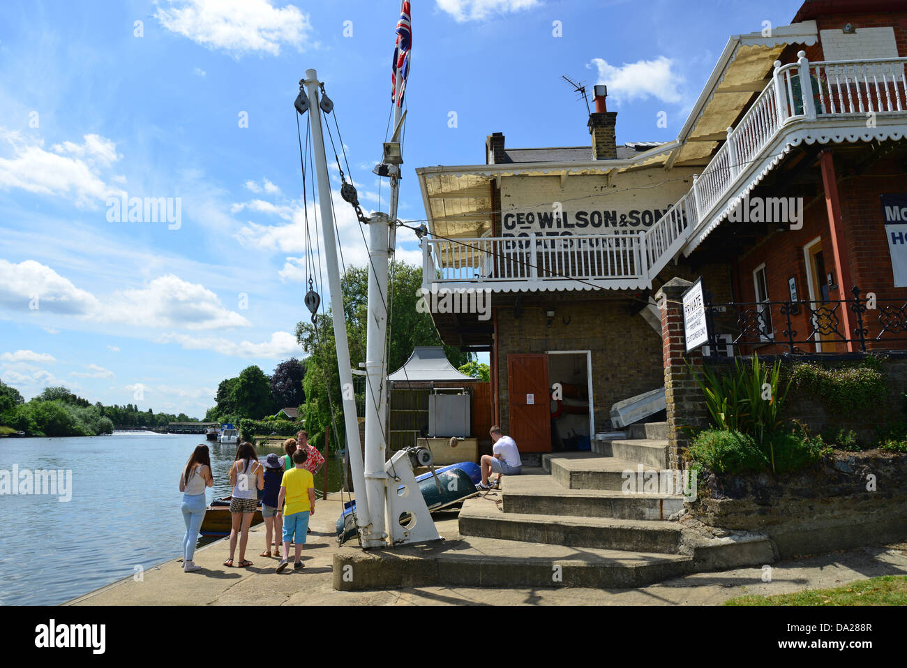 Bootsvermietung im Ferry House auf Themse, Sunbury-on-Thames, Surrey, England, Vereinigtes Königreich Stockfoto