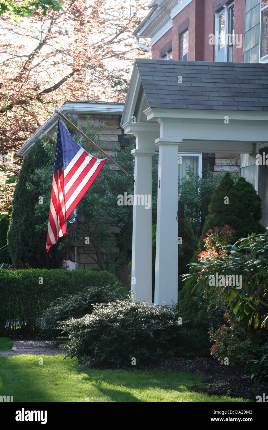 Amerika amerikanische Flagge Sonnenschein Haus Veranda Patriot patriotischen Unabhängigkeit Juli symbol Stockfoto